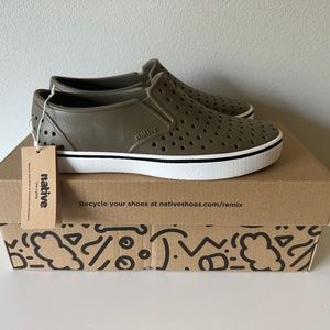 NWT NEW Native Miles Utili Green / Shell White Slip Ons Big Kids J4 US Size 4
